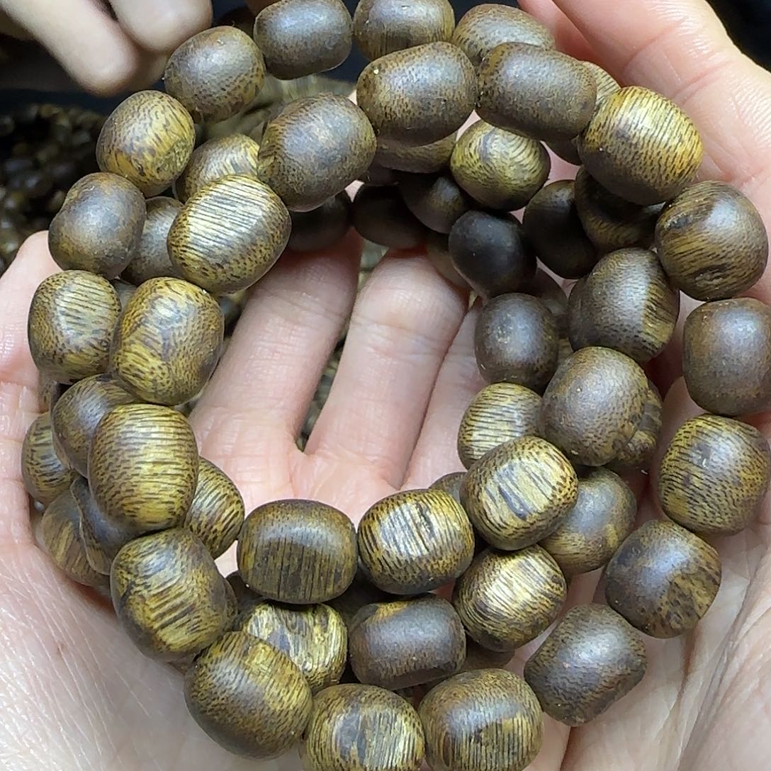 沉香碎屑沉香+99分沉1.1留疤单圈9克加多样性发一