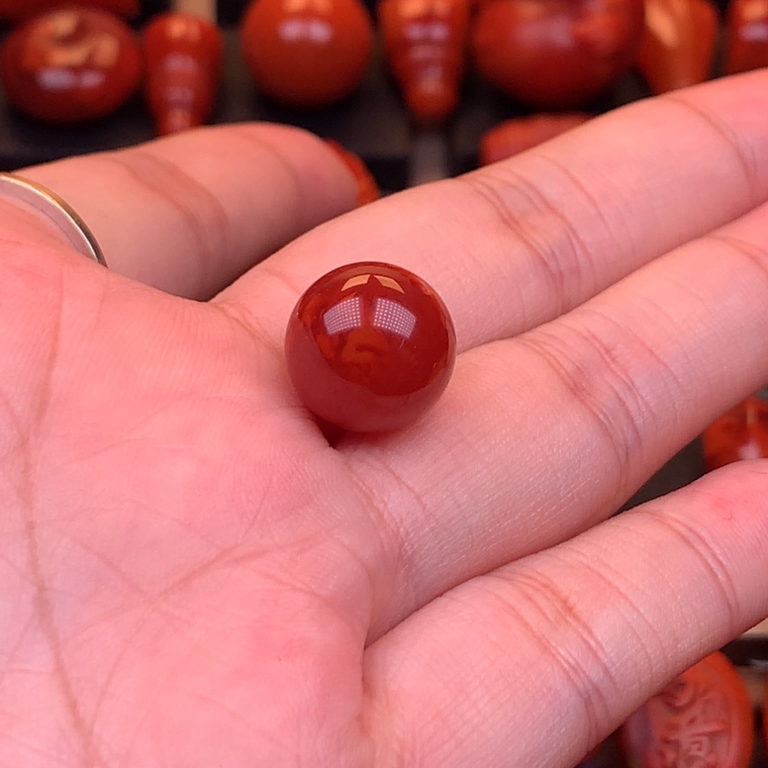 南红玛瑙未镶嵌川料原矿高品圆珠13.3mm