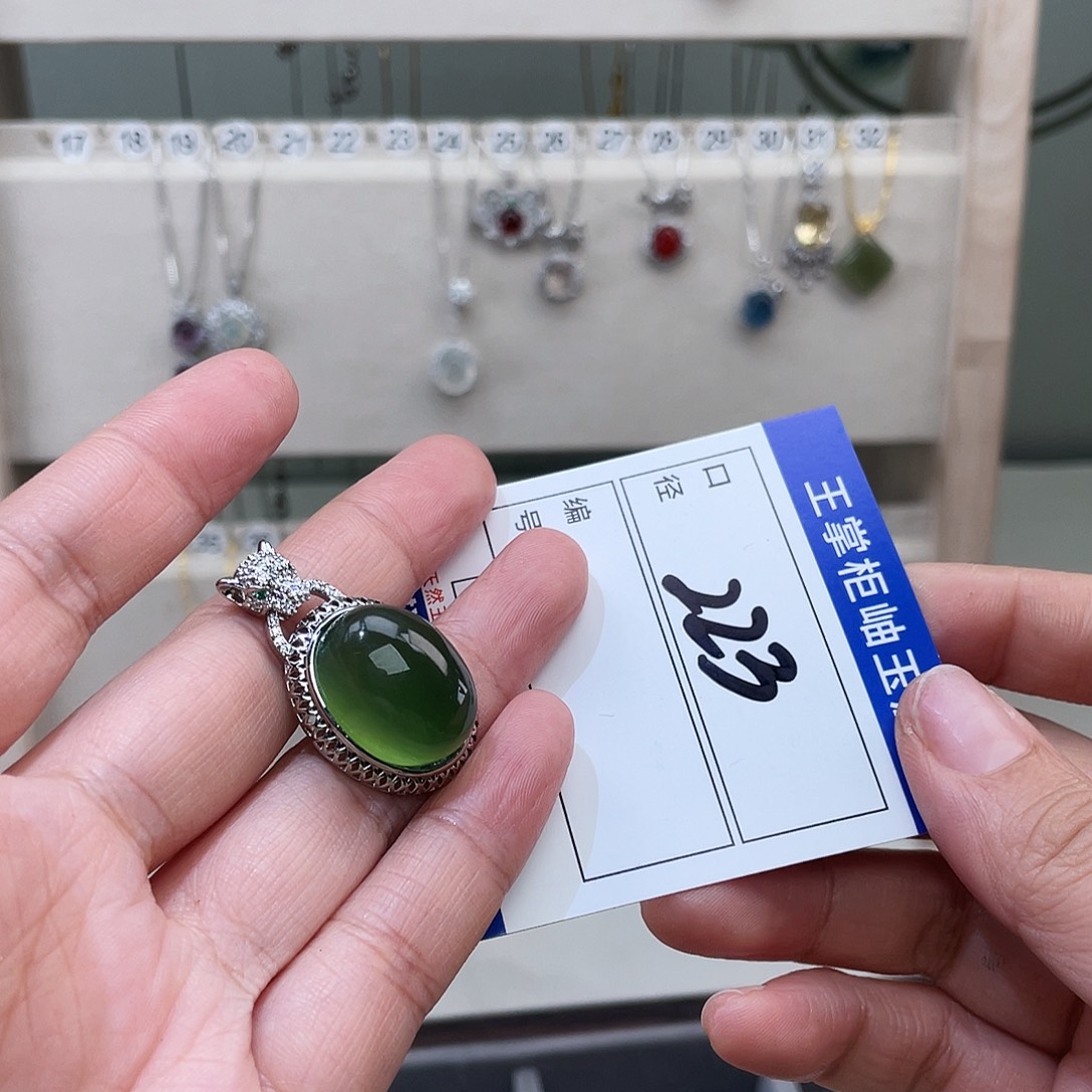 岫玉合金吊坠吊坠