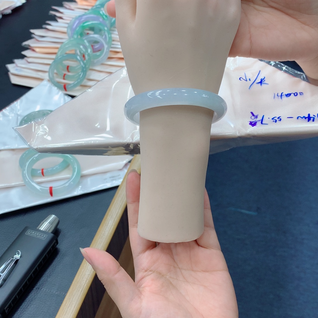 翡翠未镶嵌手镯48小时