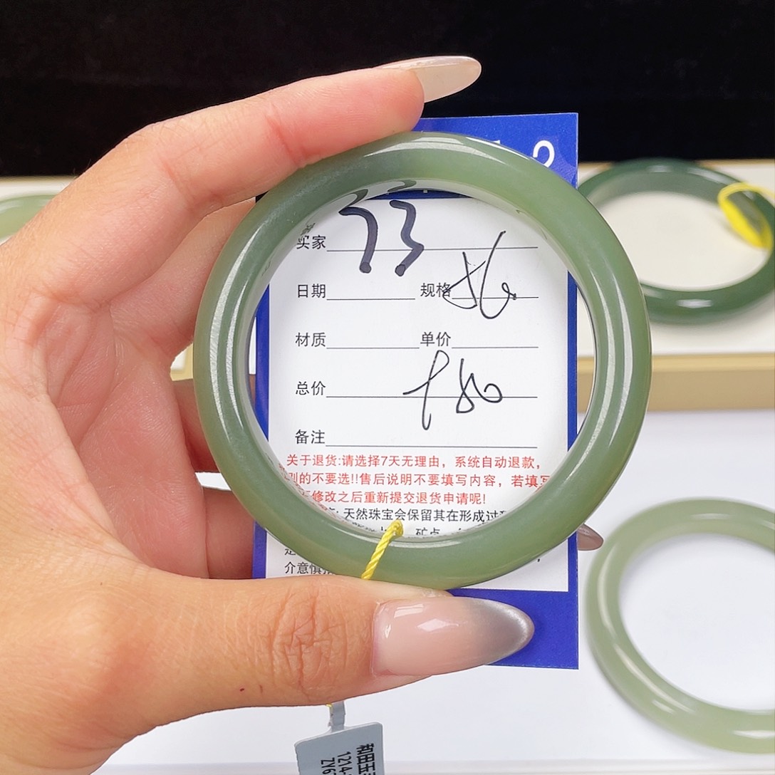 和田玉手镯未镶嵌