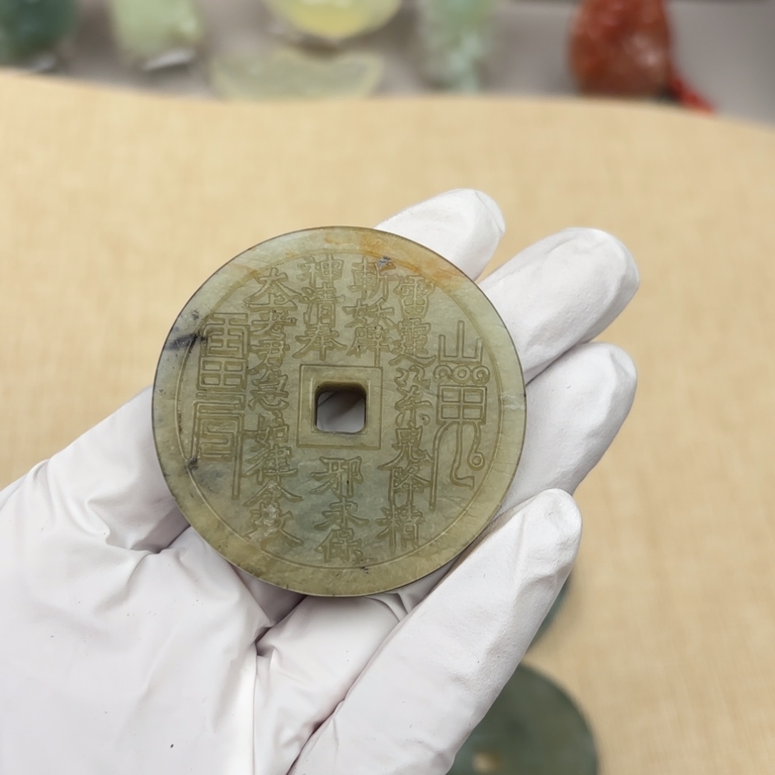 蛇纹石玉颈饰未镶嵌十***人