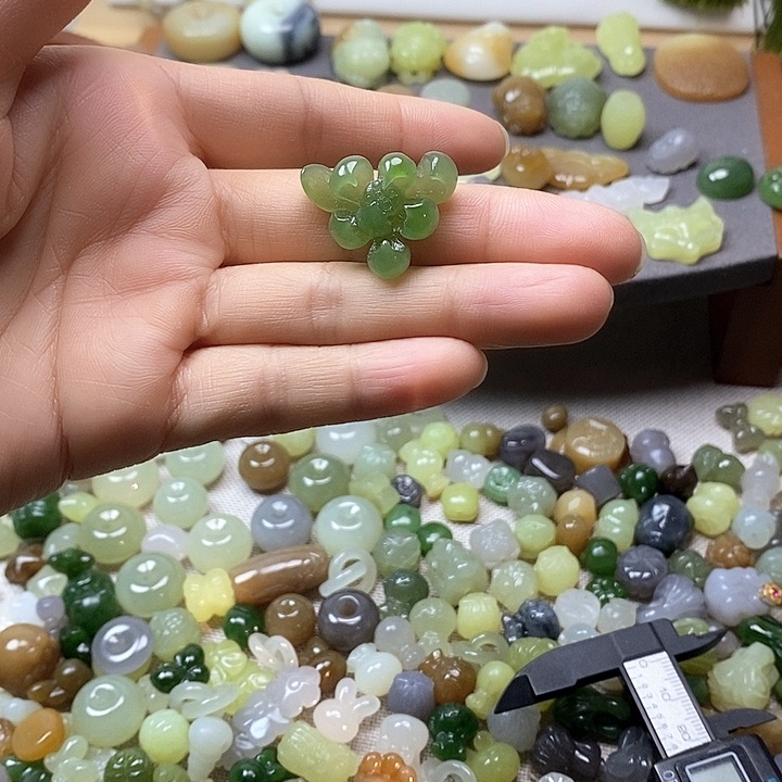 未镶嵌和田玉挂件莲花