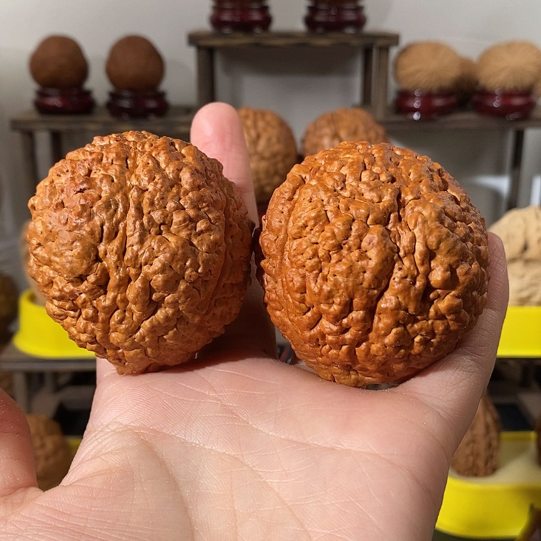 吊坠文玩核桃三瓣脑纹金刚练手微色5257