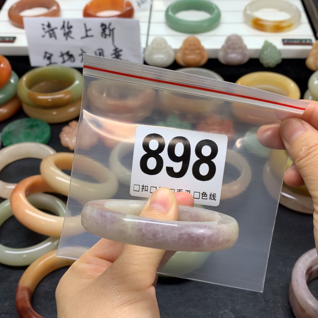 石英质玉手镯未镶嵌今****?