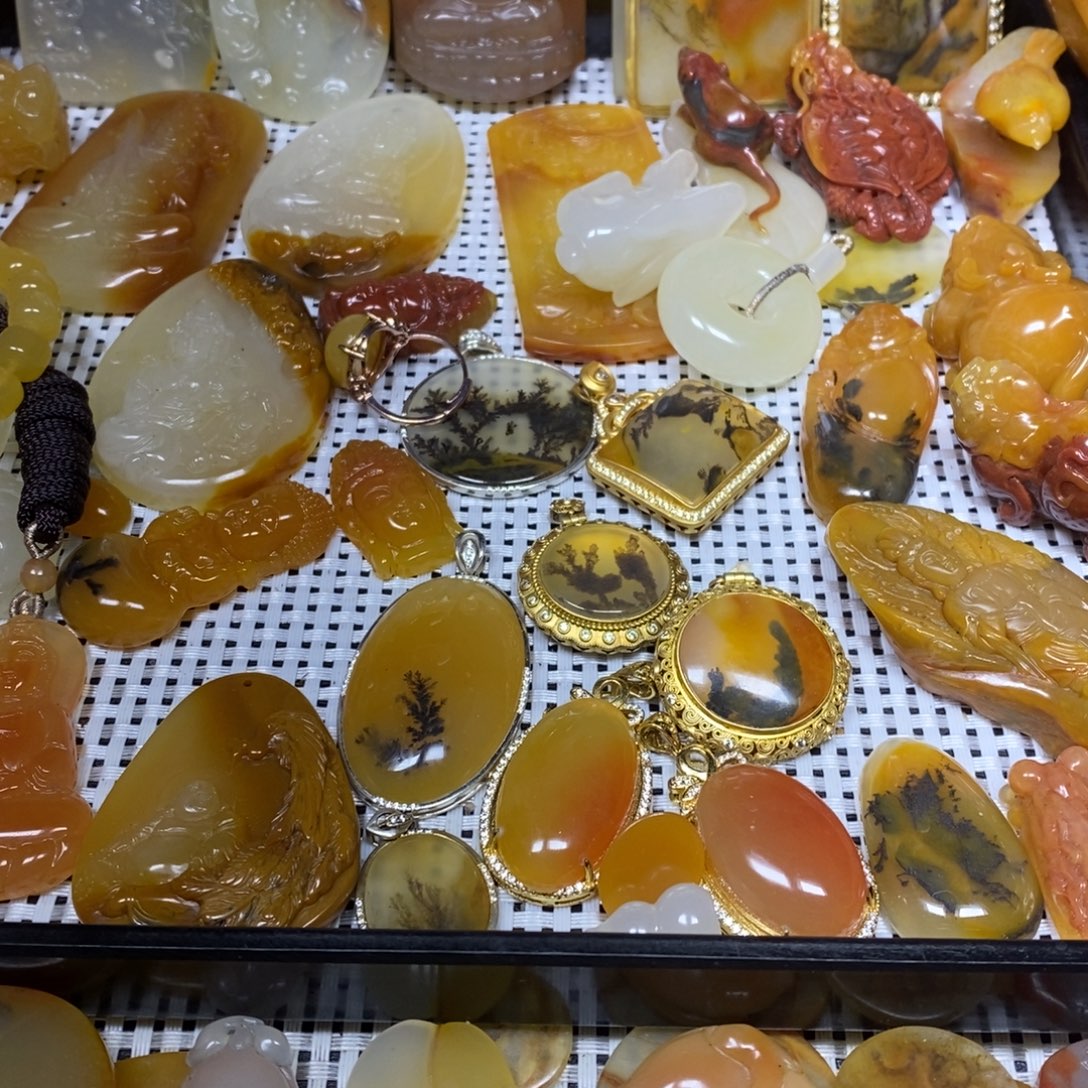 石英质玉（黄龙玉）合金颈饰