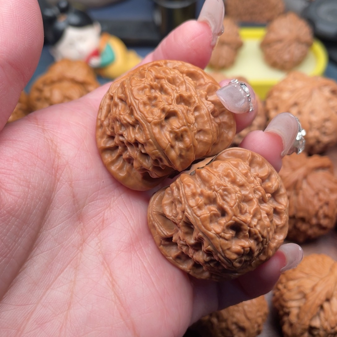 文玩核桃把件$****骏红皮球白38.