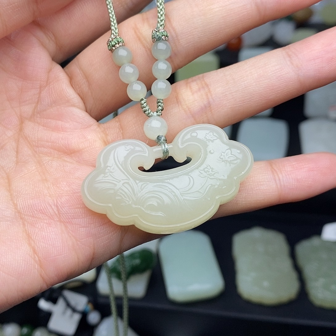 和田玉未镶嵌颈饰