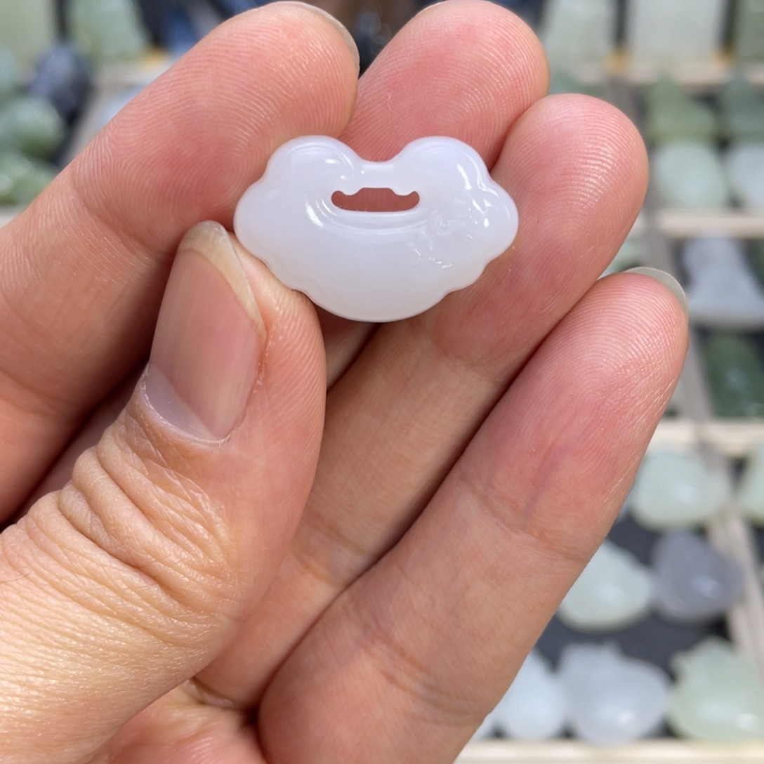 和田玉颈饰未镶嵌25小白锁