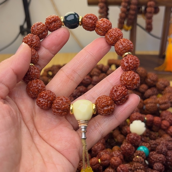 黄***葉精品高端款机刷玉化包浆单圈手串