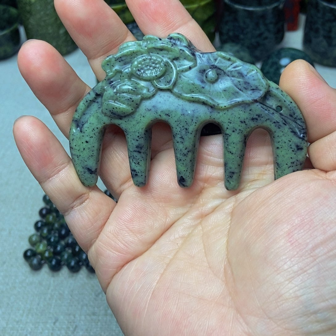 蛇纹石玉颈饰未镶嵌微瑕