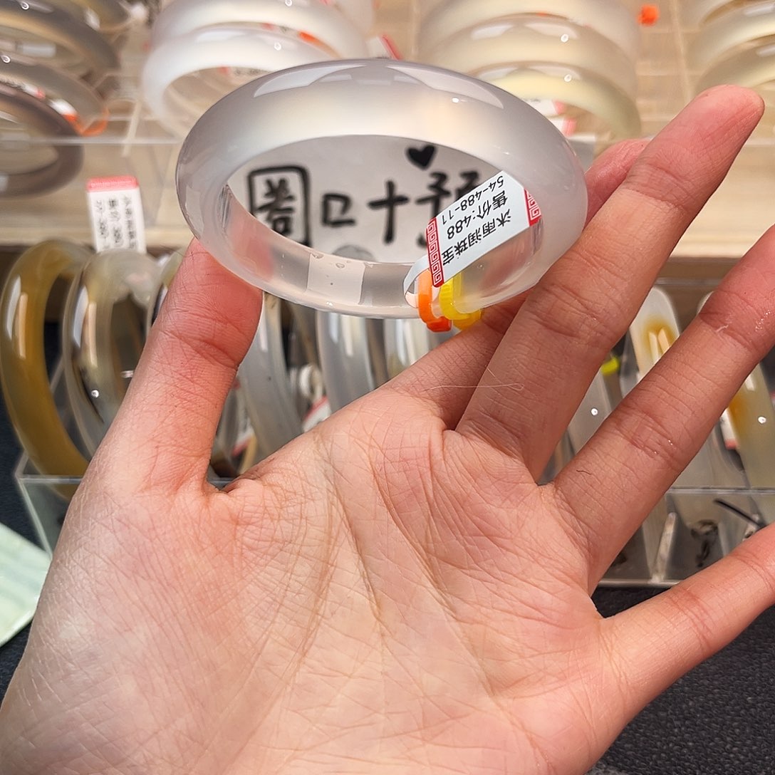 雪***女玛瑙/玉髓未镶嵌手镯