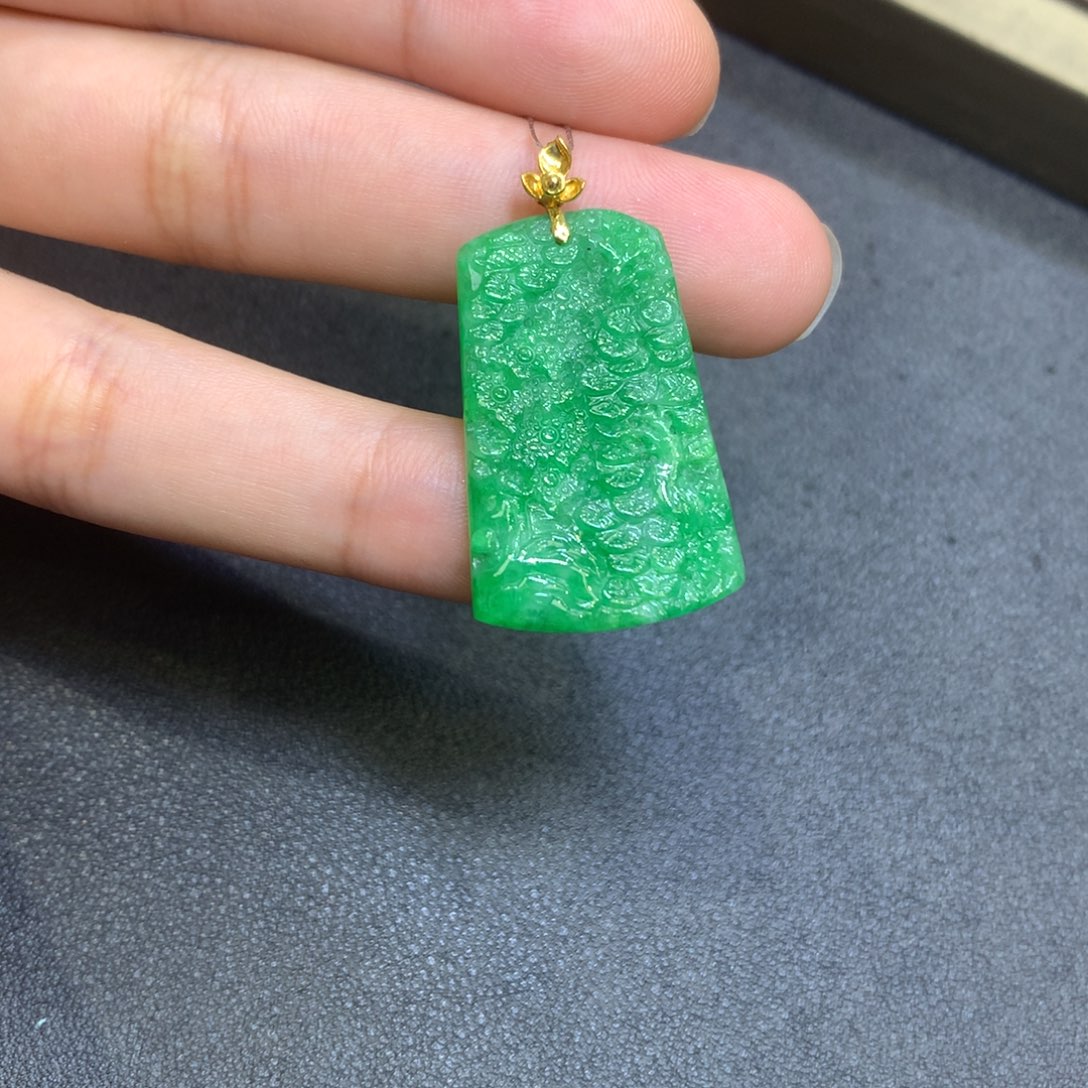 翡翠18K金镶嵌颈饰翡翠