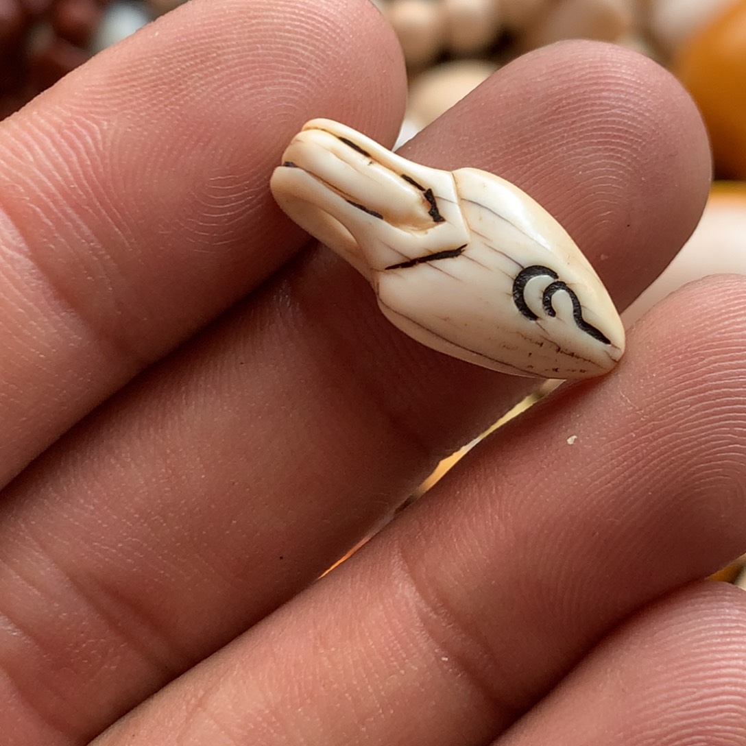 琉璃颈饰藏传小元素