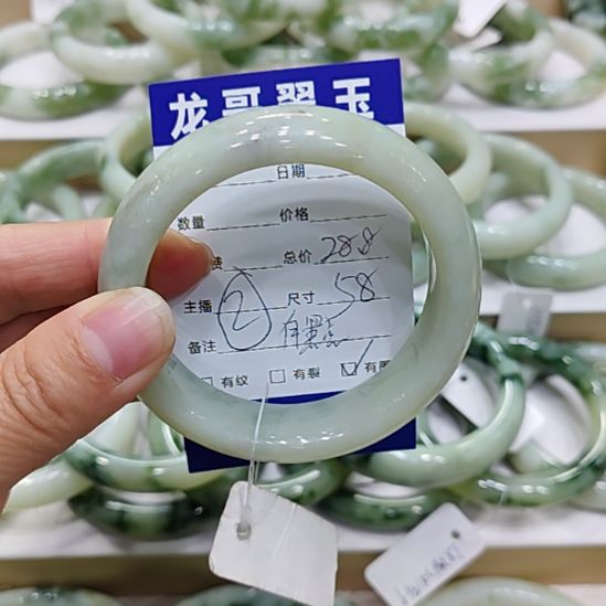 透闪石-蛇纹石玉未镶嵌手镯
