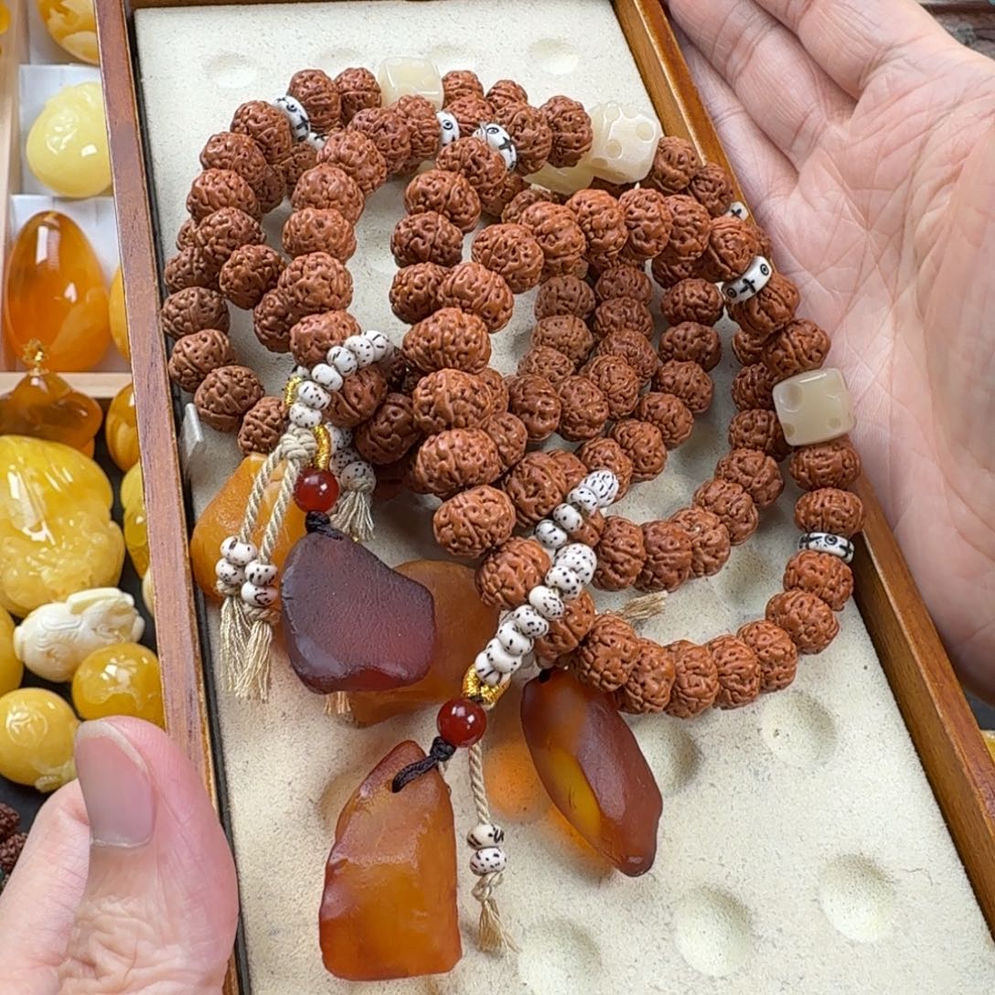 吊坠菩提未镶嵌蜜蜡原石多样性发其一