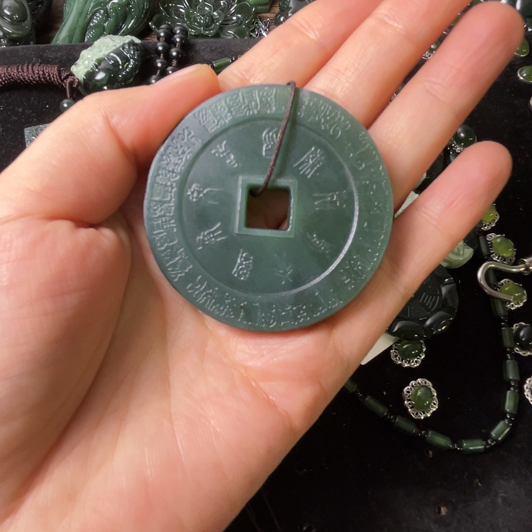 ****猜蛇纹石玉合金颈饰