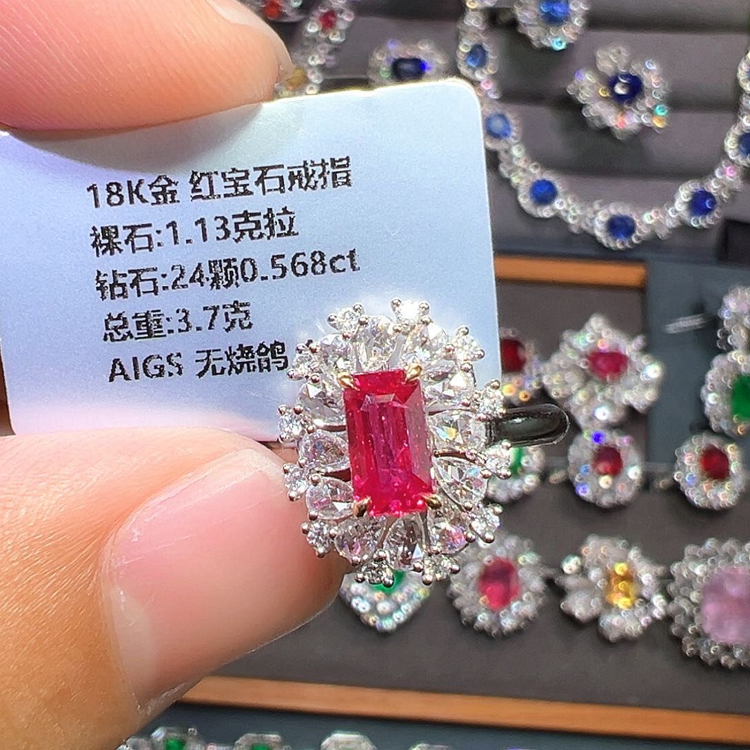 18K金镶嵌红宝石戒指