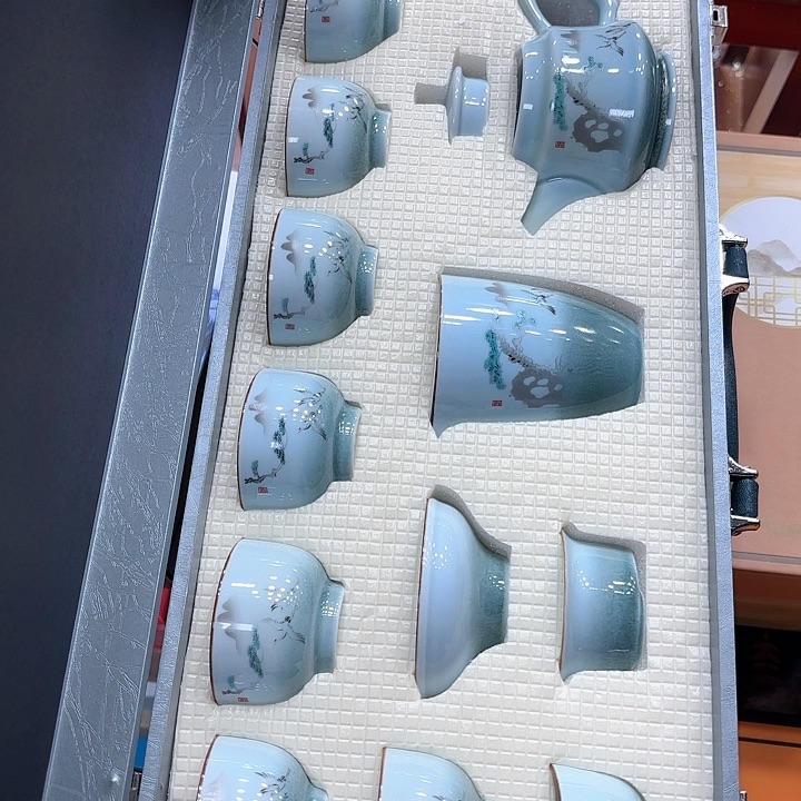 孤品茶具套装等。         