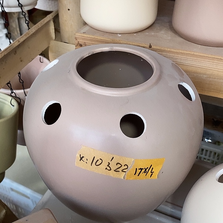 陶瓷花盆有孔 瑕疵介意勿拍 