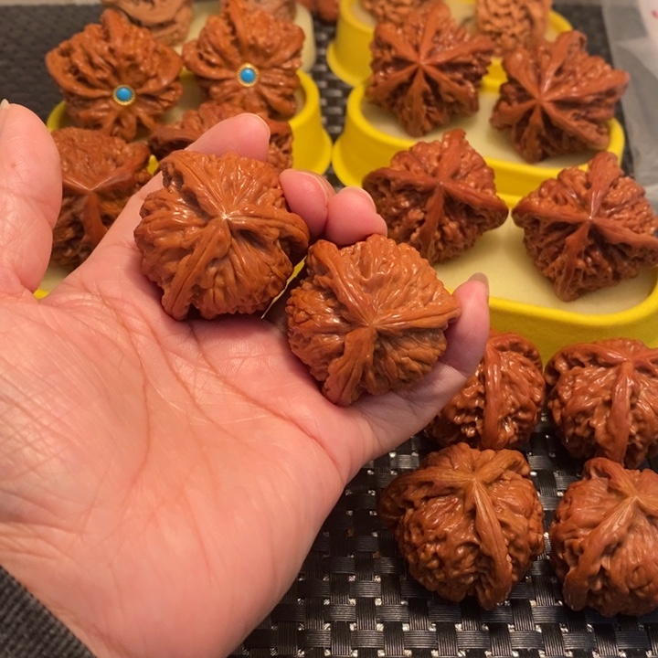 华***印文玩核桃吊坠白狮子正奔……