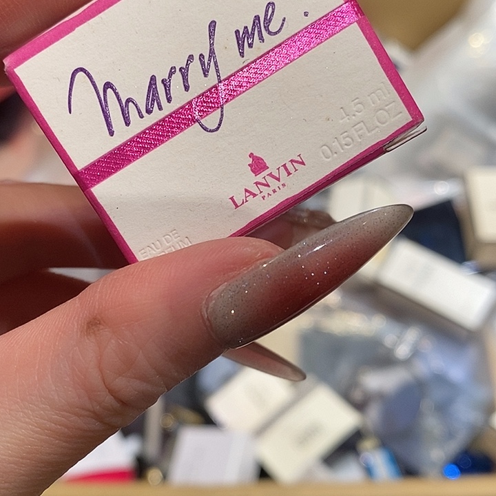 黄***酥花岗石铁合金中古香水沐浴露持久留香