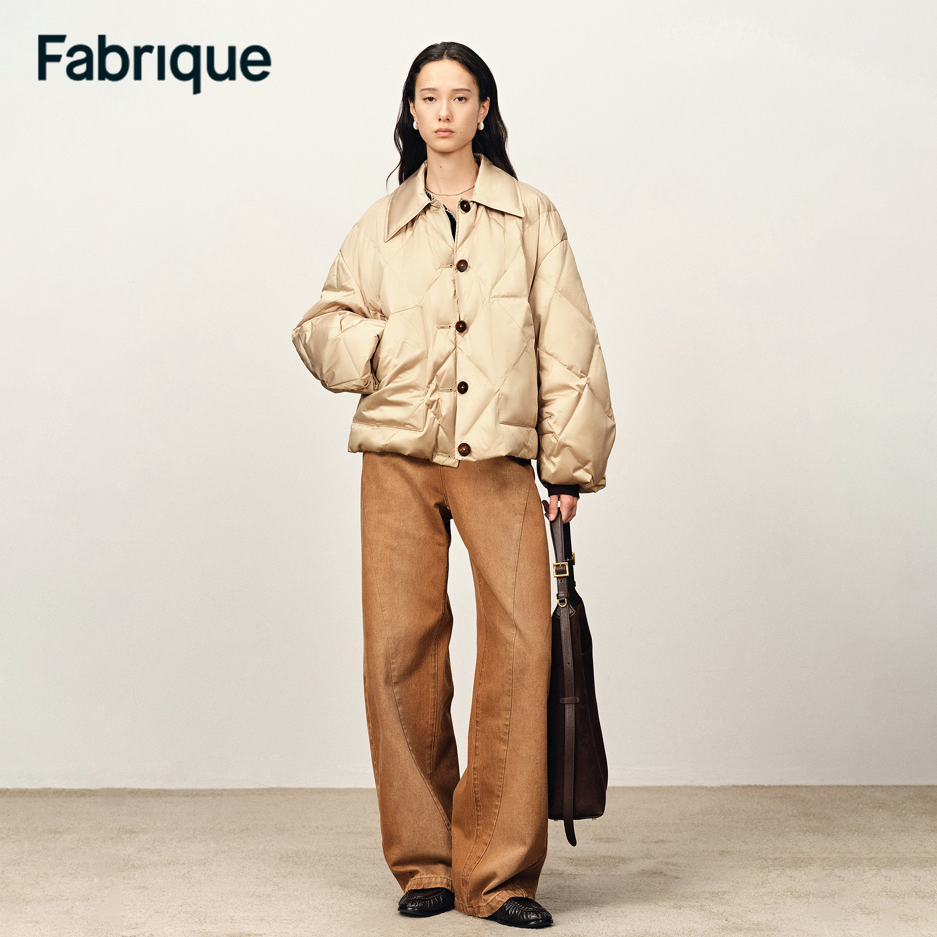 Fabrique Thurston 秋冬新品米杏色超轻泡芙感鸭绒翻领保暖羽绒服