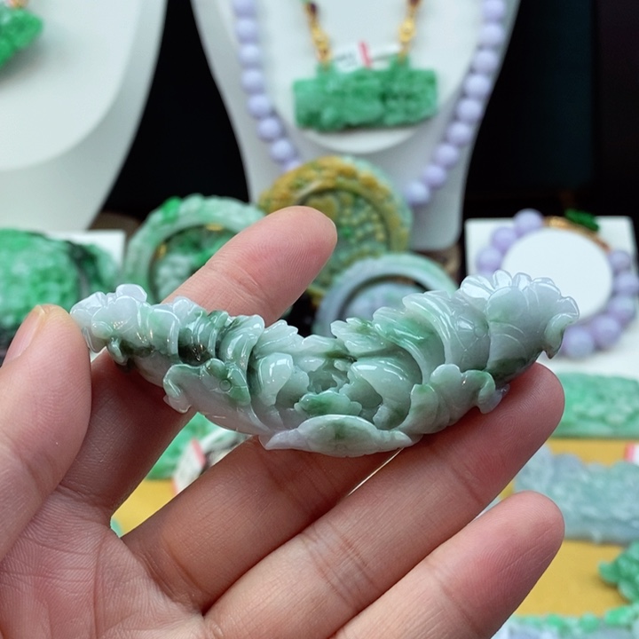 翡翠颈饰未镶嵌翡翠吊坠