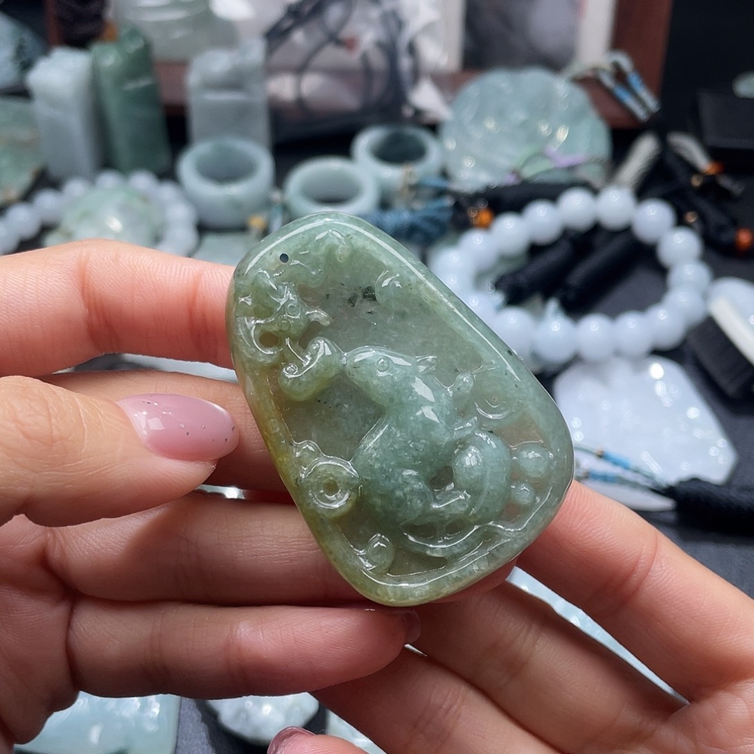 翡翠未镶嵌颈饰翡翠