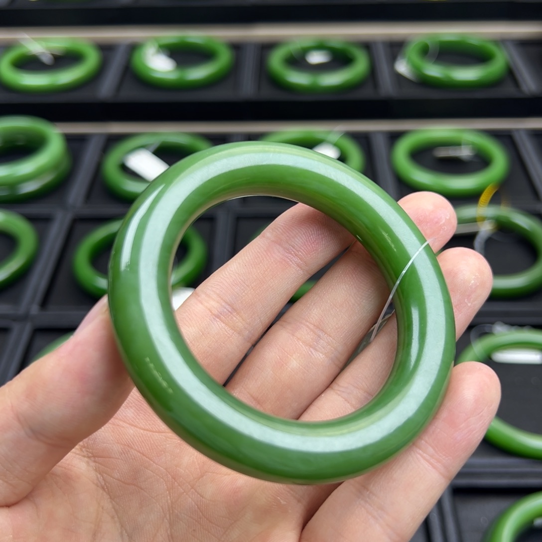 晨***光和田玉（碧玉）未镶嵌手镯