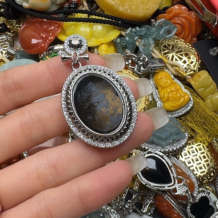 熳***熳翡翠未镶嵌颈饰翡翠