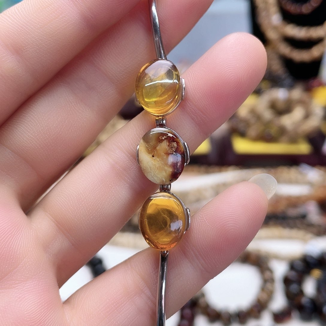 琥珀裸石未镶嵌大