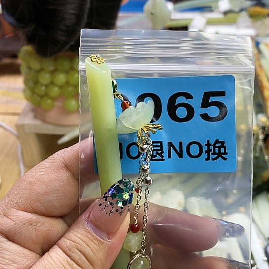 蛇纹石玉发簪未镶嵌念***待