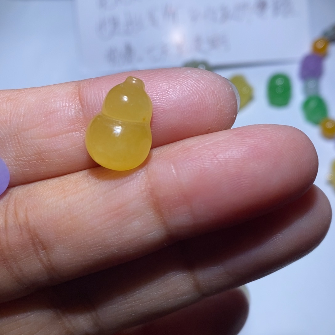 颈饰未镶嵌翡翠渐***?