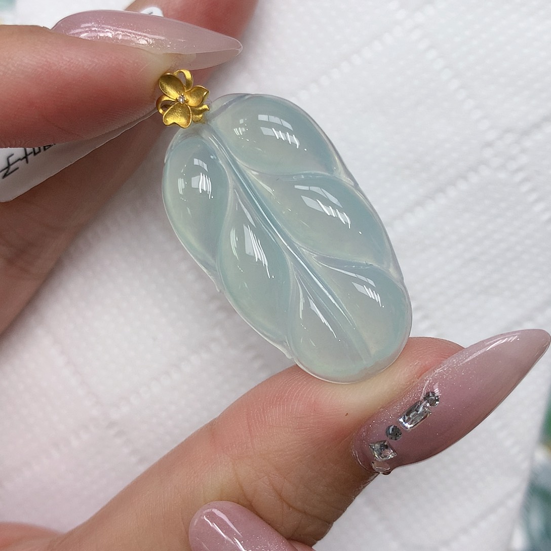 颈饰18K金镶嵌翡翠