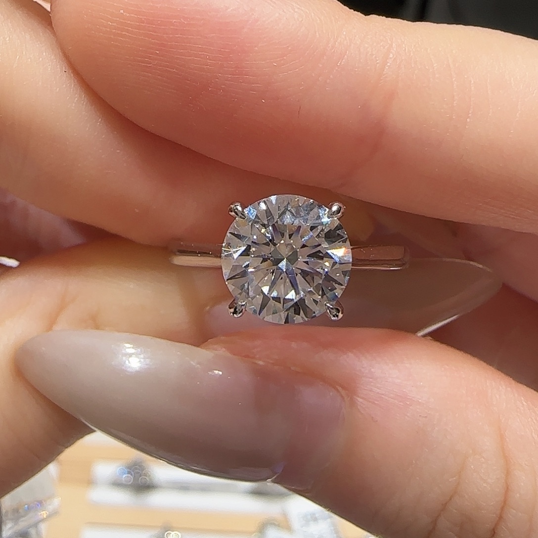 铂Pt950镶嵌实验室培育钻石2克拉经典四爪