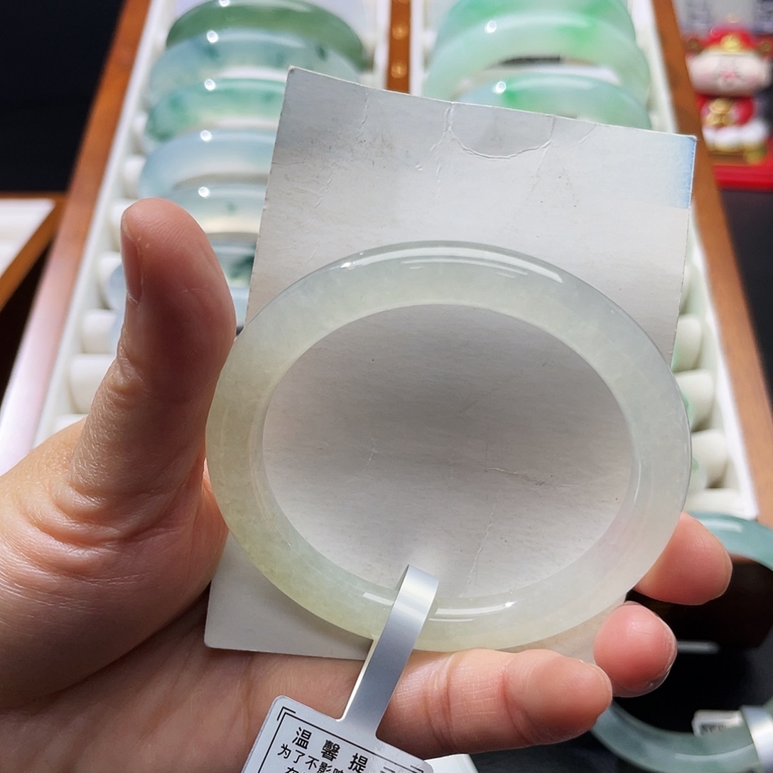 翡翠未镶嵌手镯51.8冰晴
