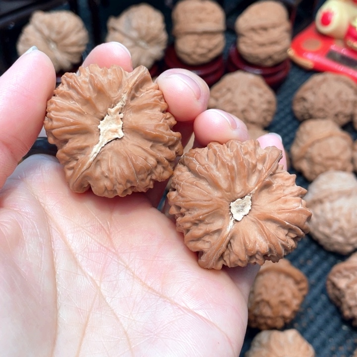 盛***雷文玩核桃手把件平谷凹底4.0全品无修。