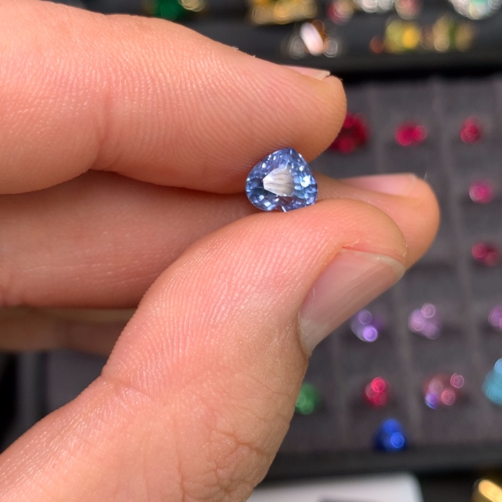 龙***雨尖晶石裸石1.58ct钴尖晶