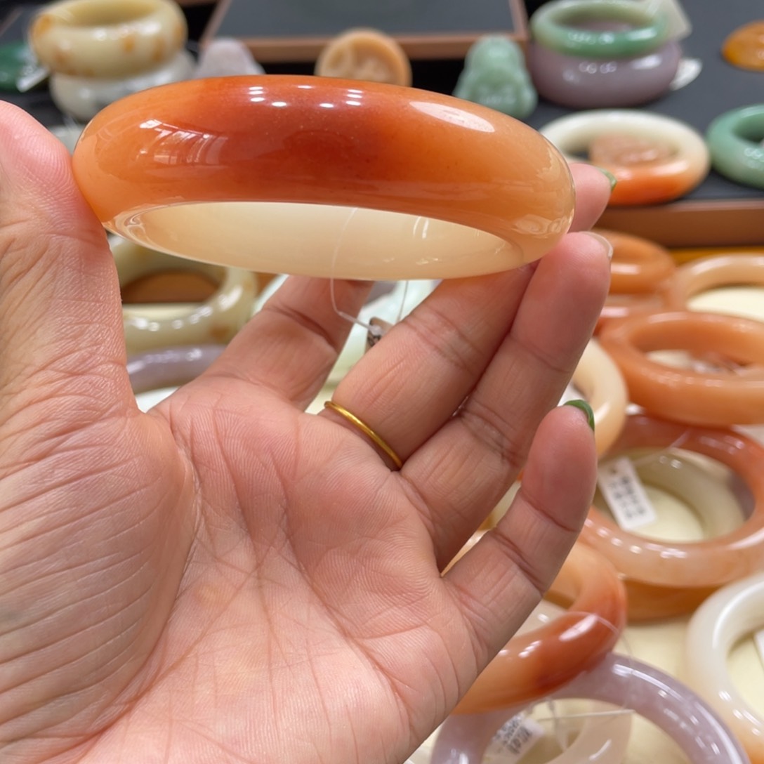 石英岩玉手镯未镶嵌津*