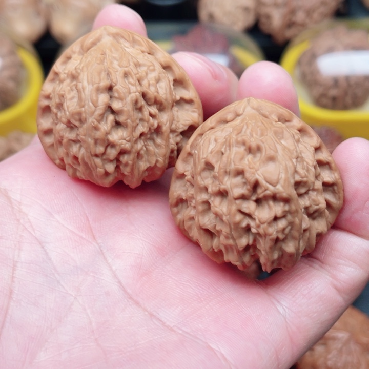 文玩核桃把件三角白狮子头39×40×35