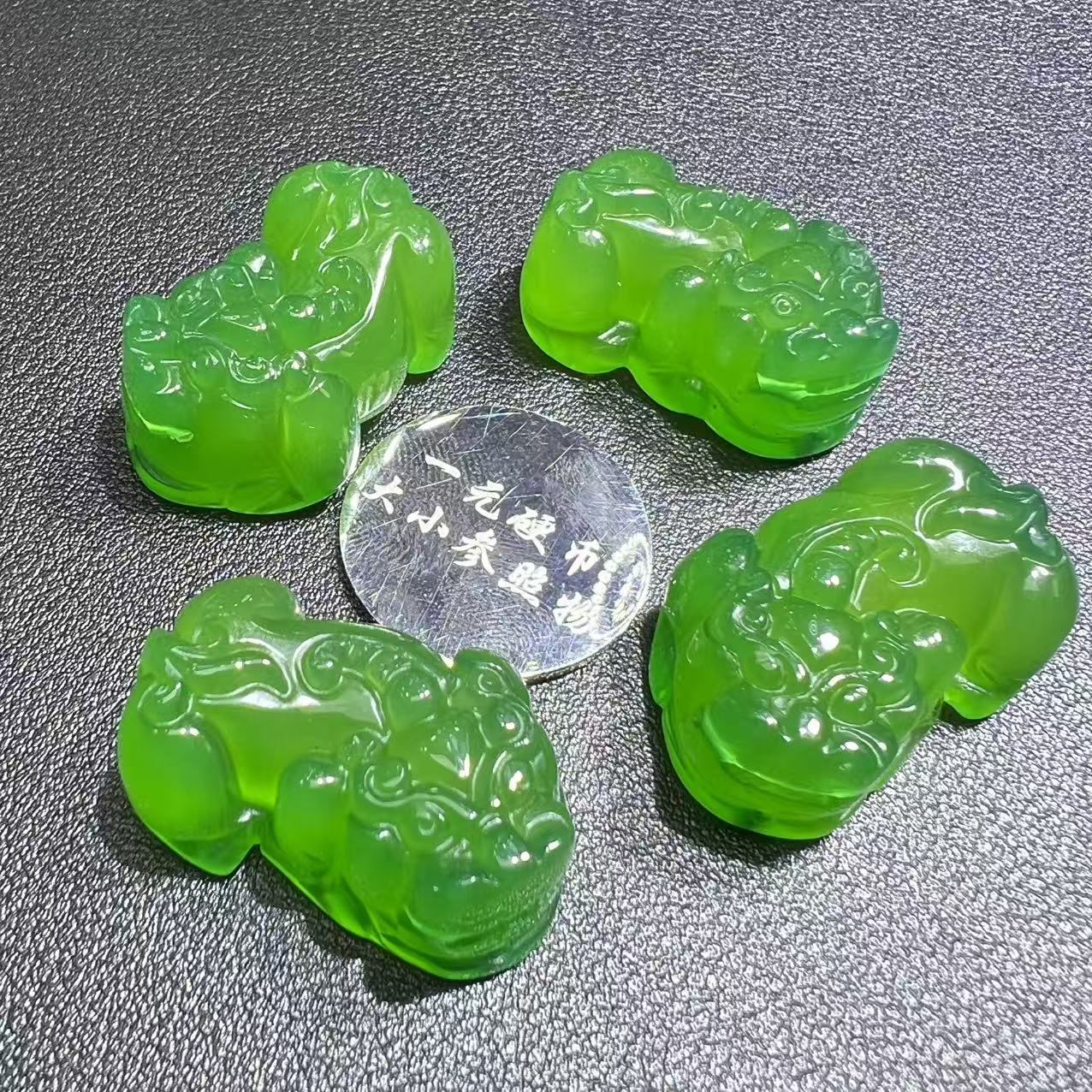 S8434-青碧冰芙蓉玛瑙绿貔貅吊坠-配绳-多样性发其一