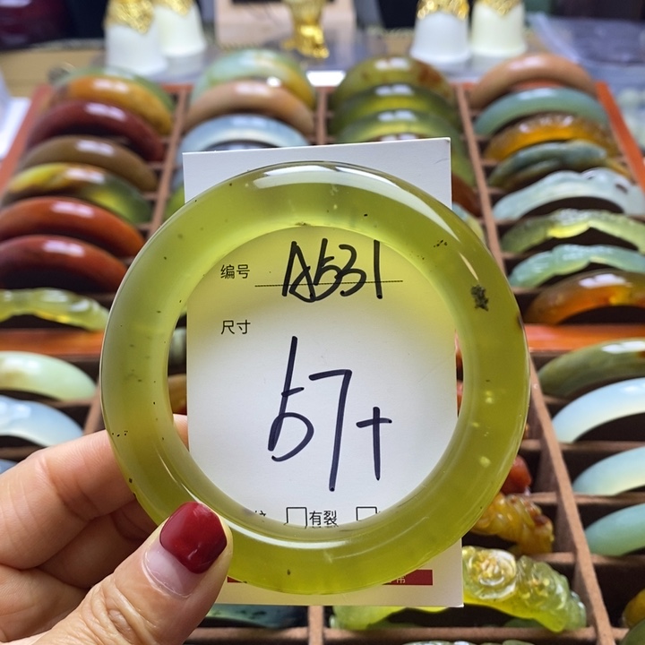 蛇纹石玉手镯未镶嵌