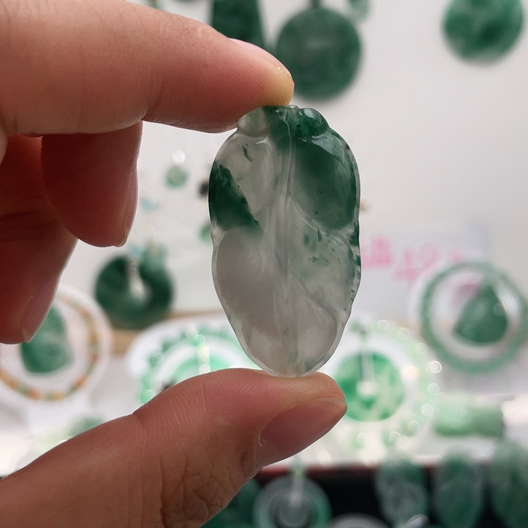 石英质玉未镶嵌颈饰