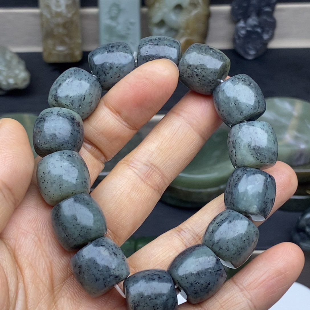 和田玉颈饰未镶嵌