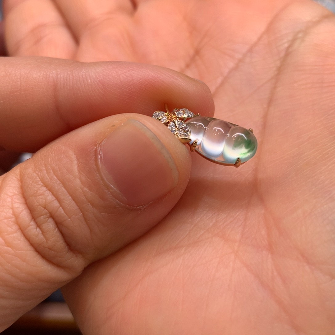 翡翠颈饰未镶嵌吊坠