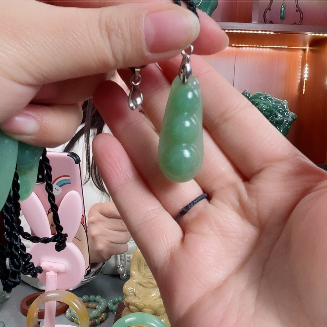 密玉（石英质玉）颈饰未镶嵌