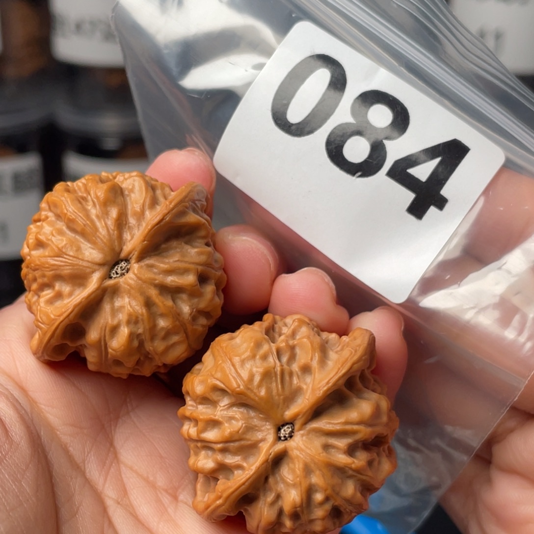 过***鬼把件文玩核桃38金牛