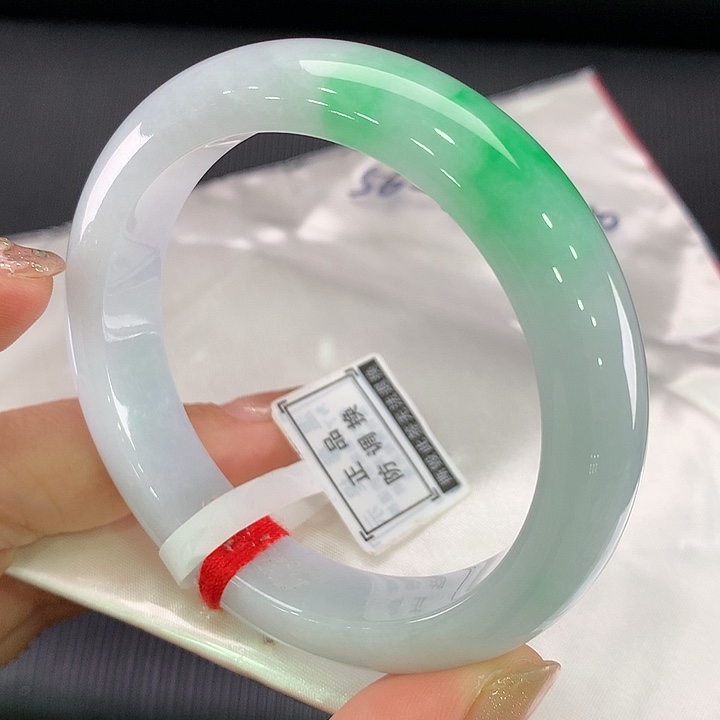 翡翠未镶嵌手镯正圈56