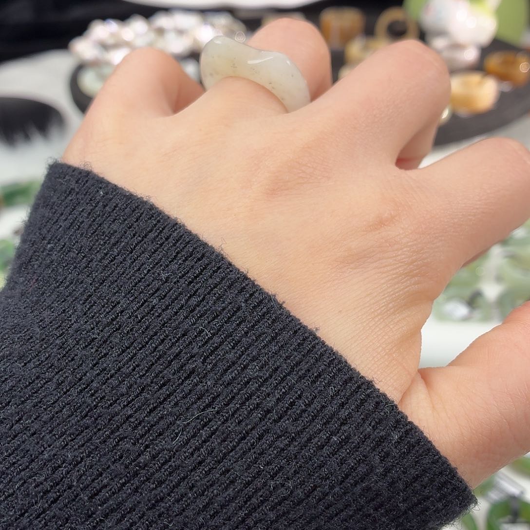 和田玉（糖玉）未镶嵌戒指S116点墨猫耳17.1